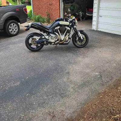 2006 yamaha mt-01 33,000 km Well maintained Good tires Valve adjustment within last 2000km Willing t...