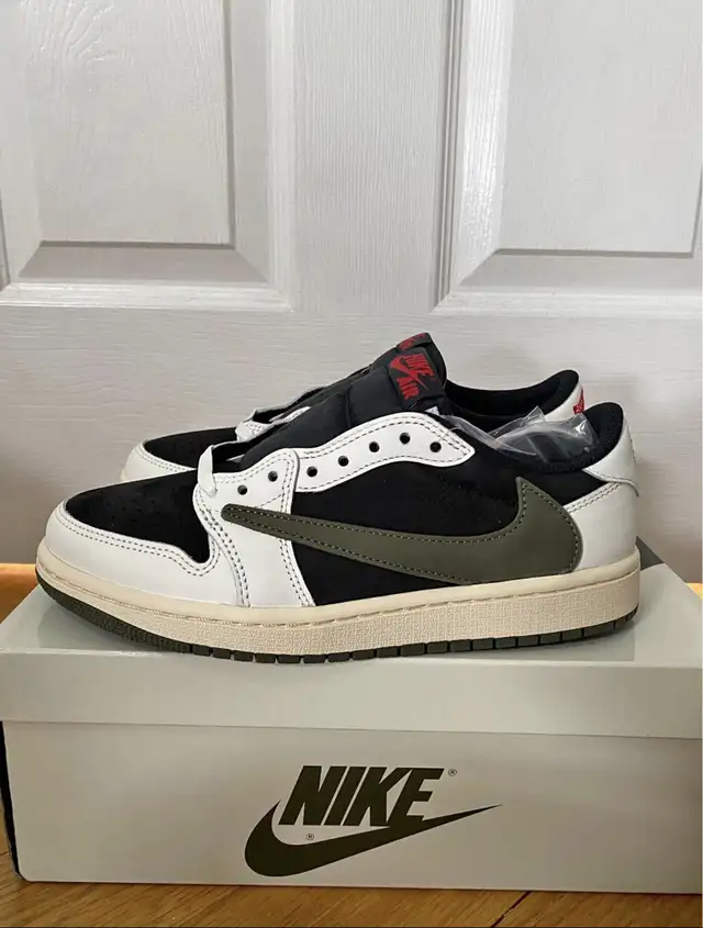 Jordan 1 Retro Low SP Travis Scott Olive in Men's Shoes in Mississauga / Peel Region - Image 2