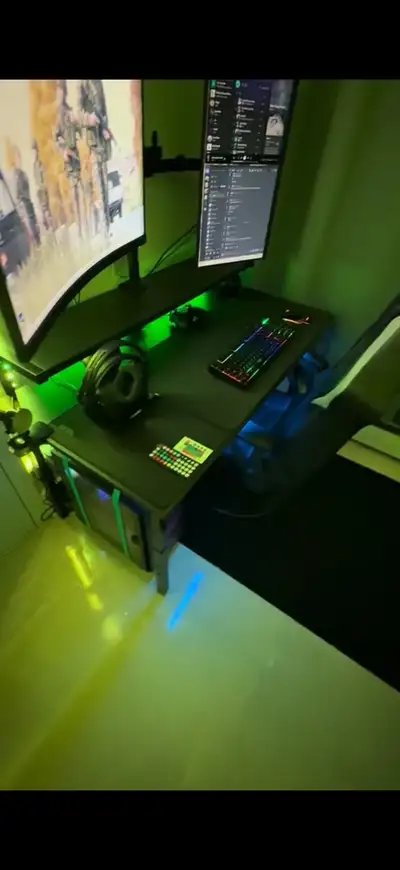 Je vend mon setup de gamer, très bonne qualité, configuration mis dans les photos La config a moins...