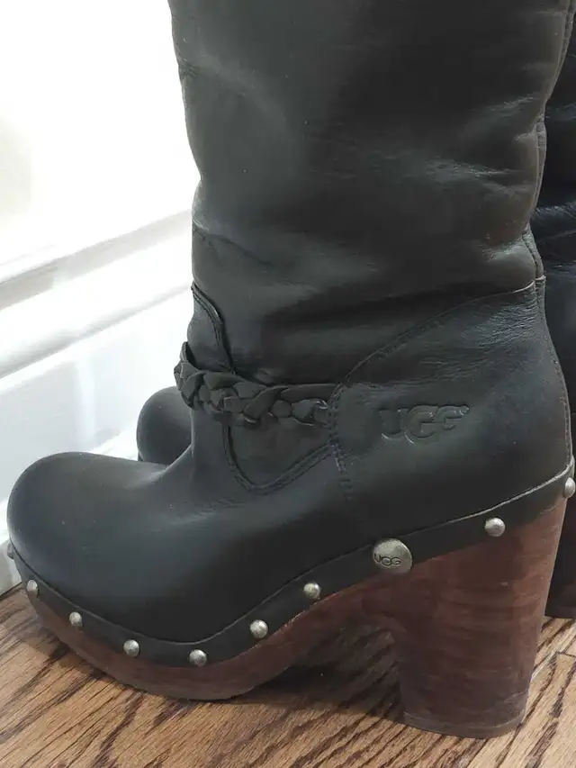 Thick Leather & Sheepskin Lining  By UGG Savanna Knee Boot in Women's - Shoes in Markham / York Region - Image 7