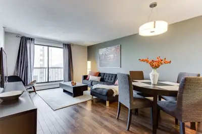 Available for rent May 15th, this fully-renovated deluxe 1 bedroom suite is located in Hallmark Plac...