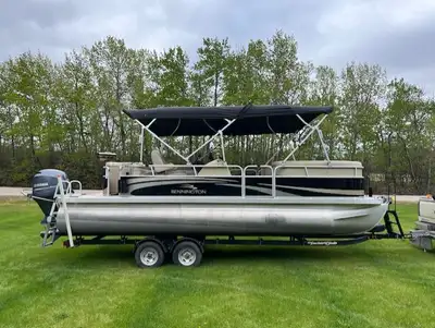 * Tritoon * 150 HP Yamaha Engine with stainless prop. All oils and filters changed, new water pump a...