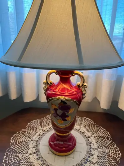 This beautiful, used table lamp features a unique vase-shaped ceramic base adorned with floral patte...