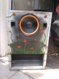 Huge speaker box 10 inch woofer bandpass