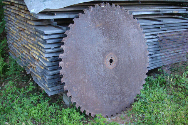 VINTAGE SAWMILL BLADES 36 " - 60" PLUS FOR CUSTOM BUSINESS SIGNS in Arts & Collectibles in Kingston - Image 4