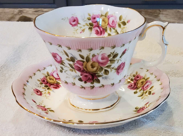 Royal Albert Vintage teacup and Saucer in Arts & Collectibles in Hamilton