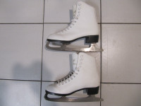 CCM Champion Deluxe Ladies Figure Skates Size 7 Like New Ex Cond