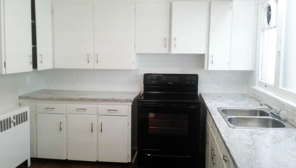UPPER LARGE 1 BEDROOM - DOWNTOWN 4