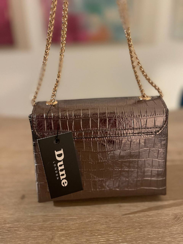 Brand-new Dune London Metallic Gold Bag with tag in Women's - Bags & Wallets in City of Toronto - Image 4