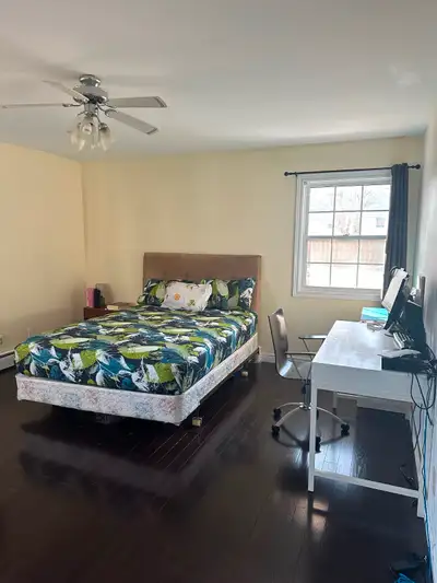 Looking to sublease my room starting May 1st: Location: Kensington Rd : 3 minutes walk to bus stop G...