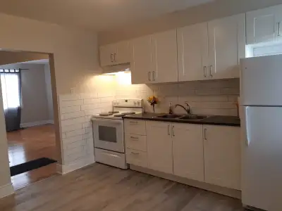 July 7 - $1799 – 2 Bed, 1 Bath – Renovated - Beachwood / Vanier