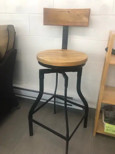 GREAT LIKE NEW SWIVEL BAR STOOL (SEE LISTING), View more