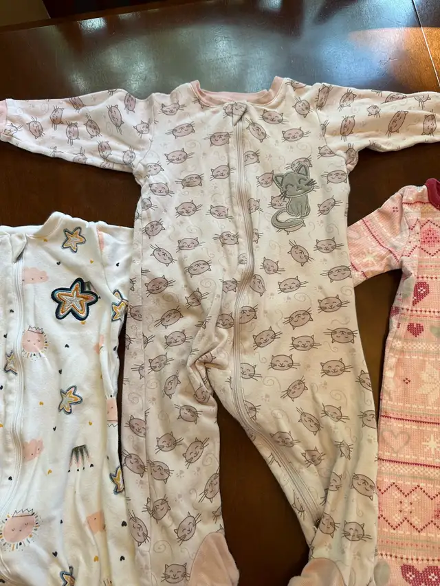 9 months Girl’s Zippered Sleepers Footie  Pajamas - $9 for all in Clothing - 9-12 Months in Saskatoon - Image 3