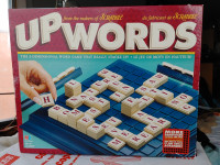 Jeu UPWORDS board game, bilingue (fr.-angl.)