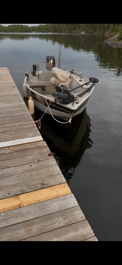 2004 prince craft pro series 162 side consol with 50hp mercury efi power trim has 2 swivel seats liv...