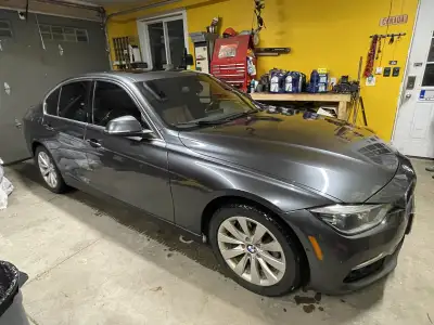 Original owner, 2016 BMW 328i xDrive sedan. The car has 299523 km on it . mineral grey metallic exte...