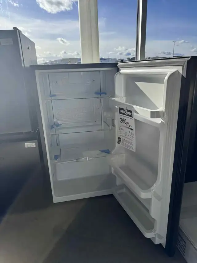 Econoplus Halifax, Big Sale, Hisense Appliances Open Box in Refrigerators in City of Halifax - Image 4
