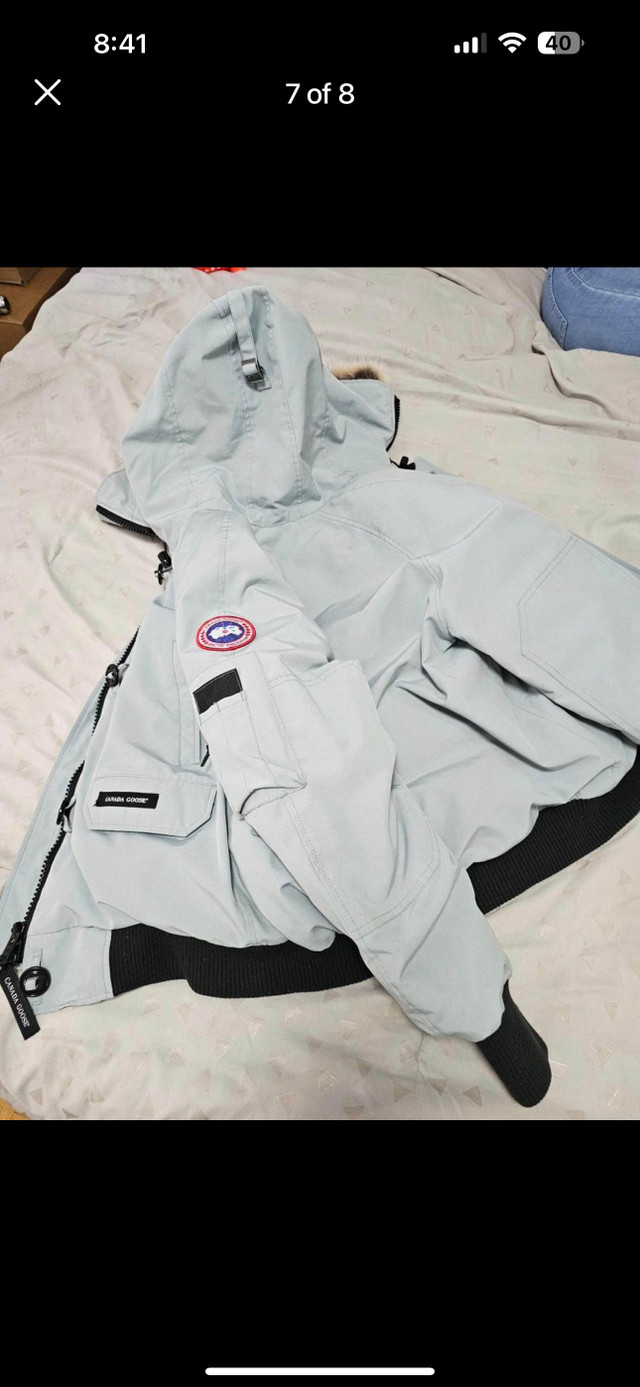 Canada goose jacket bomber  in Women's - Tops & Outerwear in City of Toronto - Image 4