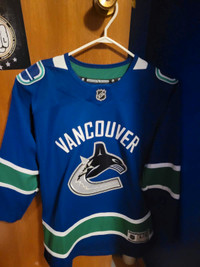 Vancouver Canucks Brock Boeser NHL Hockey Youth L/XL Jersey 