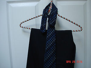 NAVY BLUE TWO PIECE SUIT AND TIE - SIZE 20 in Men's in City of Toronto - Image 3