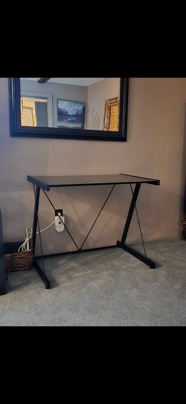 Computer table with tempered glass