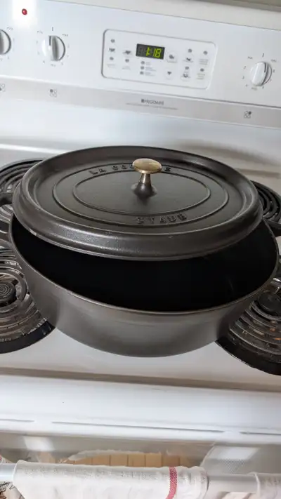 Cocotte Staub Ovale - 33cm (6.7L / 7qt), View more