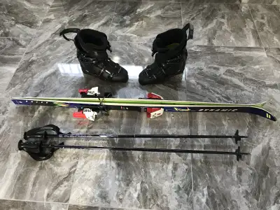 Skis, poles and boots. Skis de fond, baton et bottés Set of skis , Skis de fond. Dynamic Racer VR Fl...