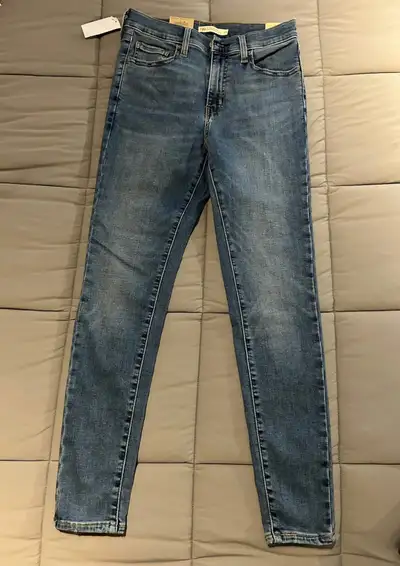 Jeans Levi’s femme taille 28 X 28 modèle 720, View more