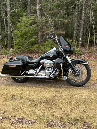 2006 Harley Davidson road king. Has new 96 with 14 500km. The bike does have 125k on it. $8900 obo....