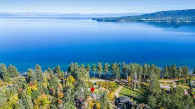 Denman Island - Live the Dream – Oceanfront Living + $300K/Year Income Stunning Oceanfront Estate wi...