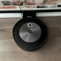 iRobot Roomba j7 - MOVING SALE!!