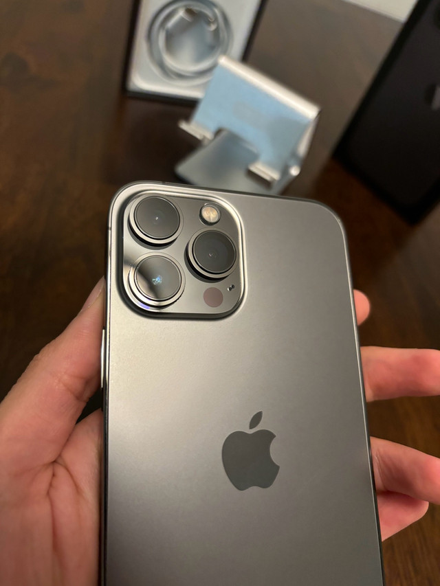 FLAWLESS iPhone 13 Pro Max 128GB & Unlocked! in Cell Phones in Ottawa