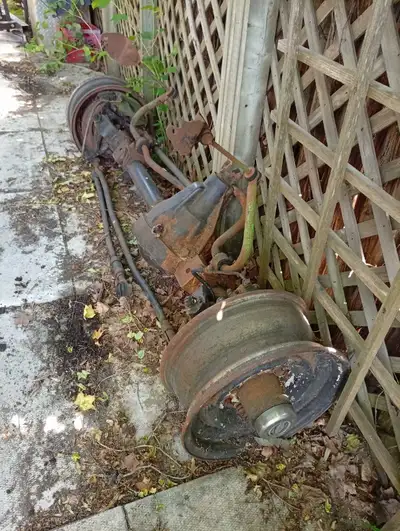 1992-1997 Ford F-350 Dana 60 reverse rotation Front axle. Ball joints 3.54 8x6.5" About 69-1/2" whee...