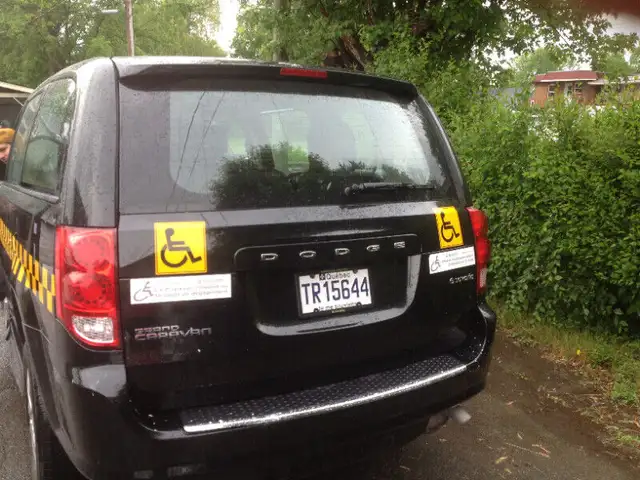 CHAUFFEUR DE TAXI DEMANDÉ in Drivers & Security in West Island - Image 3