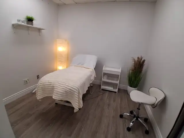 ✨ BEAUTIFUL SPA ROOMS FOR RENT – PRIME MIDTOWN TORONTO LOCATION in Room Rentals & Roommates in City of Toronto - Image 8