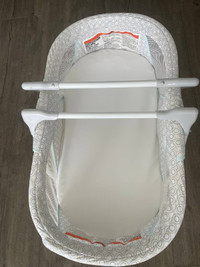 Baby Bassinet - Super clean like new