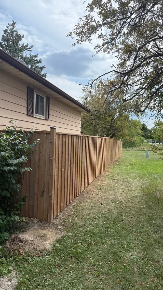 Fence and Deck 517607761233858561