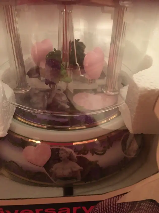 PENDULUM CLOCK-I LOVE LUCY-COLLECTABLE-NEW in Home Décor & Accents in City of Toronto - Image 10