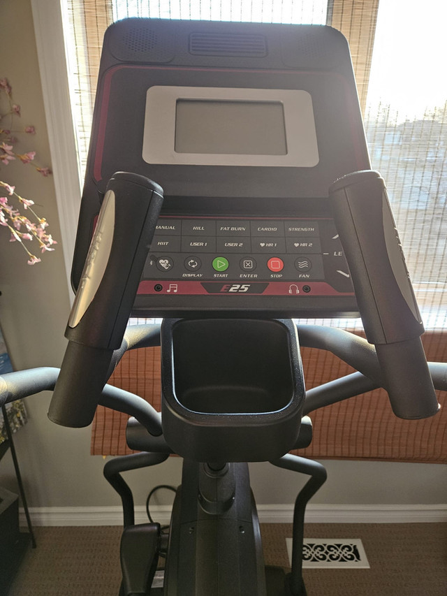 Elliptical ( Sole E25) in Exercise Equipment in Mississauga / Peel Region