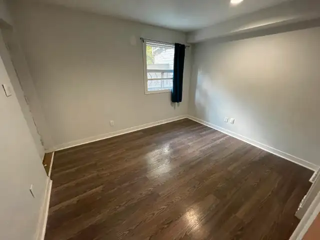 SINGLE BEDROOM FOR RENT IN SHARED STUDENT DOWNTOWN APARTMENTS62863313189505122
