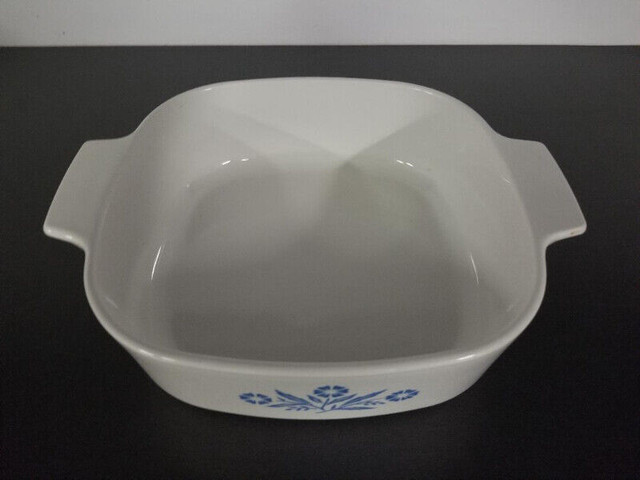 Vintage Corningware Blue Cornflower Medium Square Baking Dish in Kitchen & Dining Wares in City of Toronto - Image 3