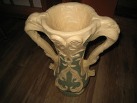 ''Vase Antique en plâtre''