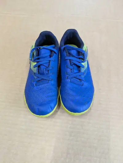 Souliers de soccer enfant Kipsta, taille 13C, View more