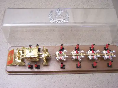 RARE -1977 QUEENS SILVER JUBILEE COACH CRESCENT TOY, View more