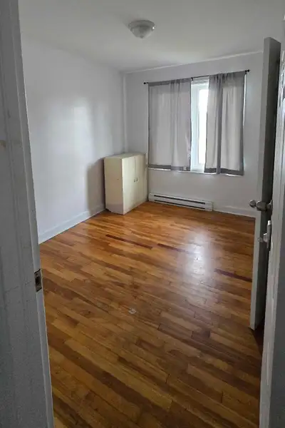 Location: 167 Boulevard moussette, Gatineau next to Hull hospital Gatineau. 1 single room available...