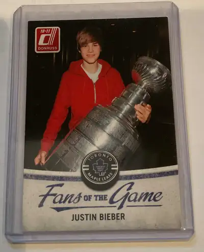 Toronto Maple Leafs Fans of the Game Justin Bieber $5 Card is in mint condition and comes in a sleev...