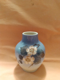 royal copenhagen vase
