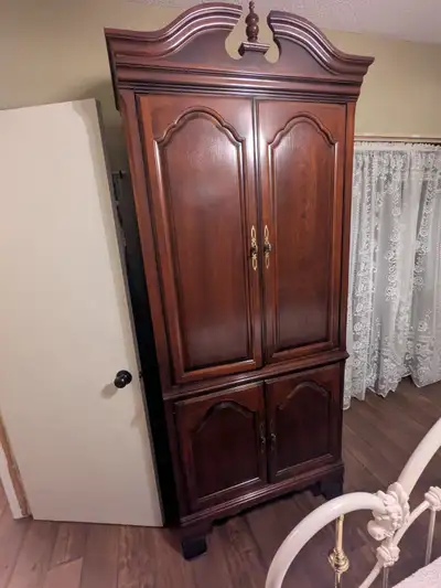 Vintage Kroehler entertainment / display cabinet, View more