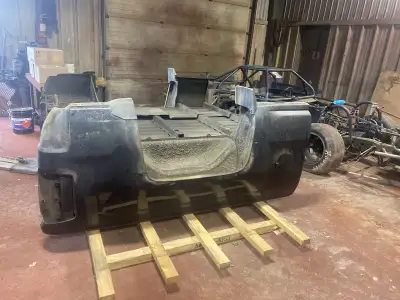 6’6” chev silerado truck box , no tail gate , no tail lights or wiring harnesses. Box could use repa...