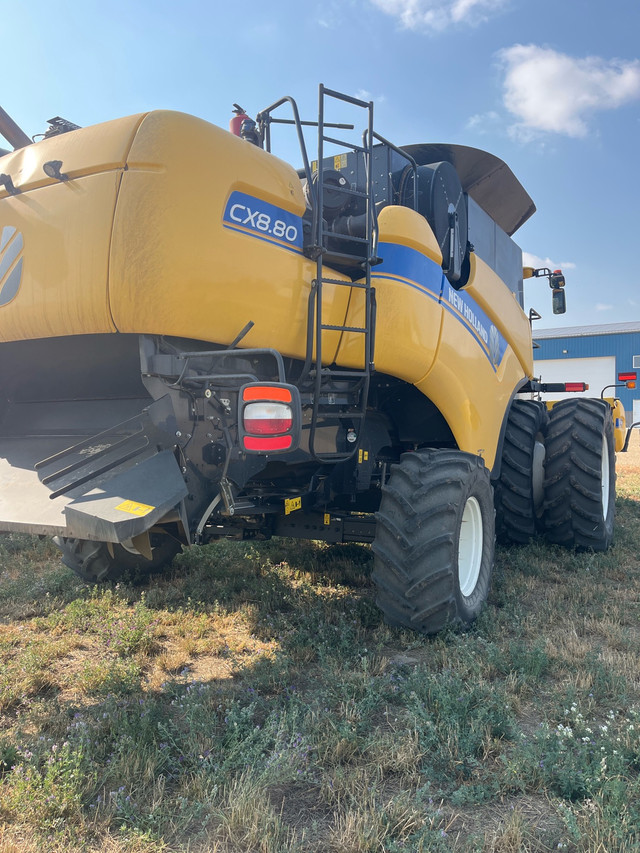 2019 cx8.80 new holland combine in Farming Equipment in Red Deer - Image 3